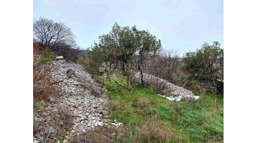 Vrbnik,građevinski teren 1638 m2 - 2
