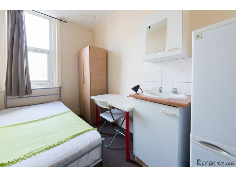Single with single bed near Kilburn..