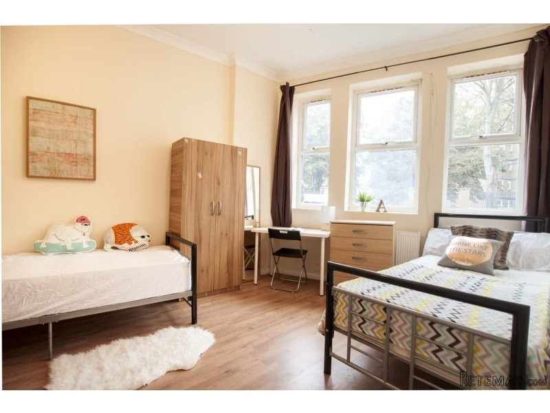Twin with 2 single bed near East Ham..