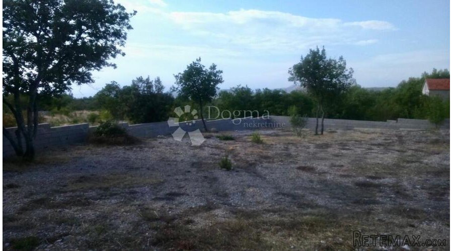 Građevinsko zemljište s projektom u blizini Primoštena - 2