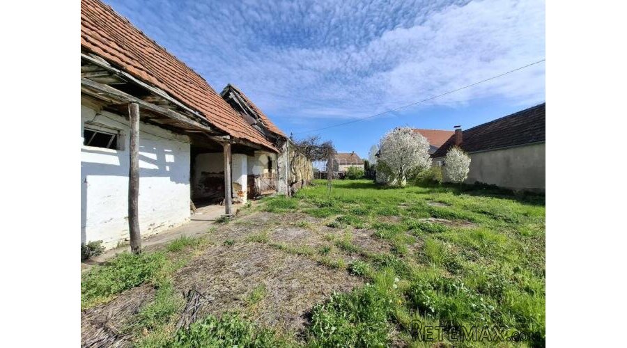 Kuća za rušenje na prostranom imanju 2314 m² - 2