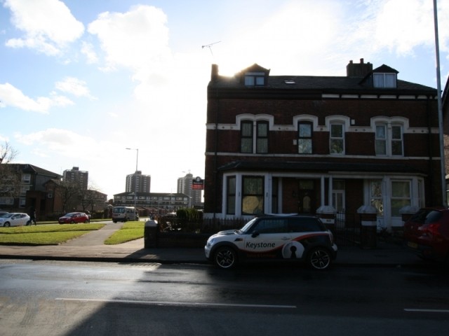 *** Spacious 6 Bed Victorian Semi..