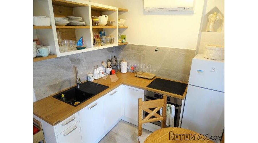 Omišalj - adaptirana i opremljena kamena starina - 3
