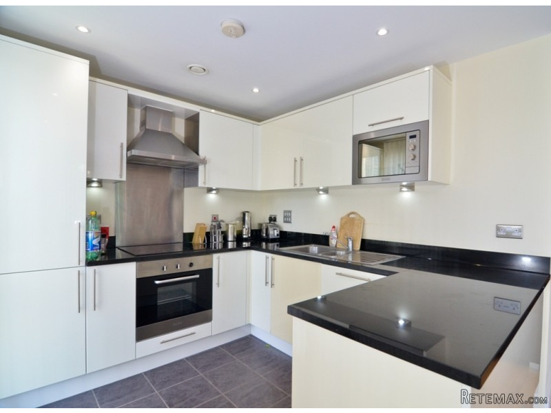 Canary Wharf, E14 9EZ [ID: 306IC]