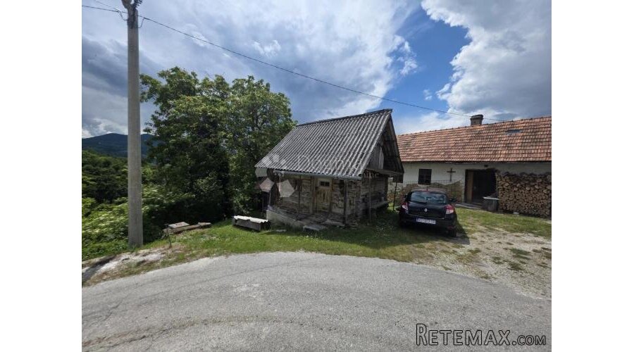 Kamena kuća na brijegu – velika okućnica, pomoćni objekti i