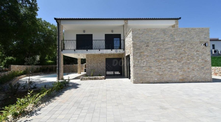 Prekrasna nova kuća-okolica Malinske