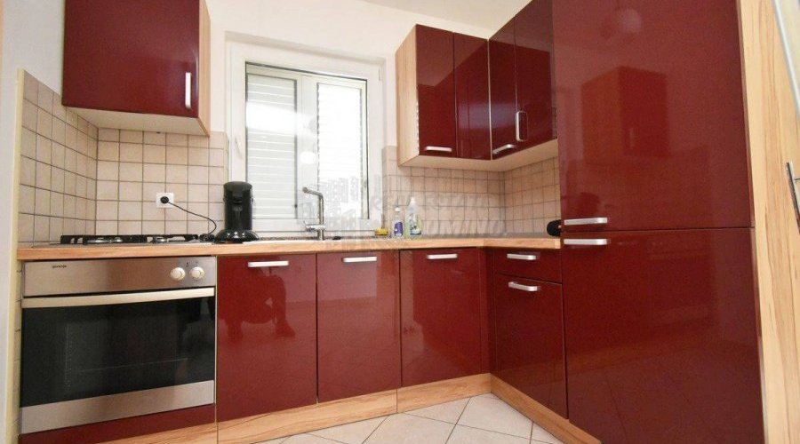 Lijepi apartman s 2 spavaće sobe! Grad Krk - okolica!
