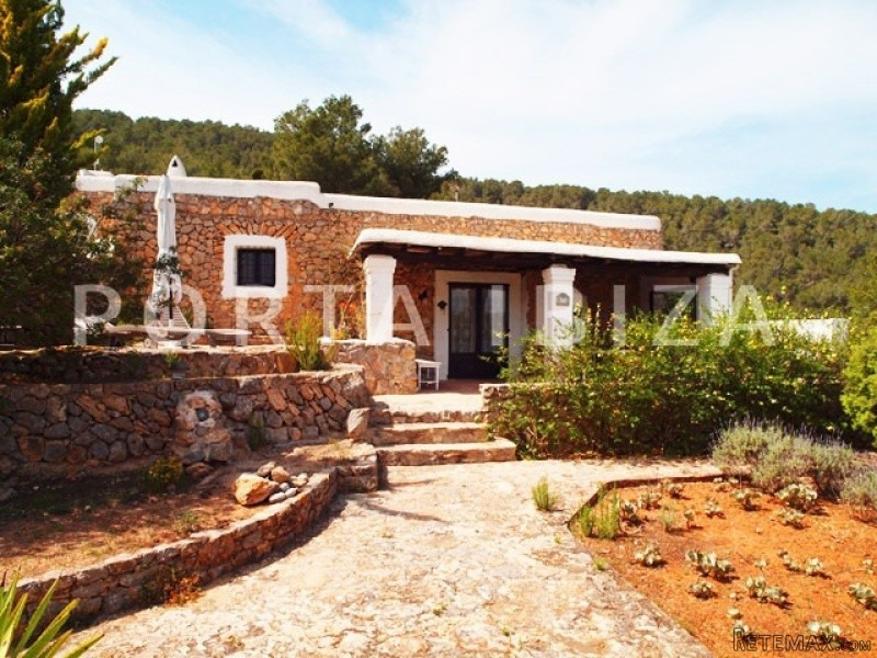 Antique finca between San Jose and..
