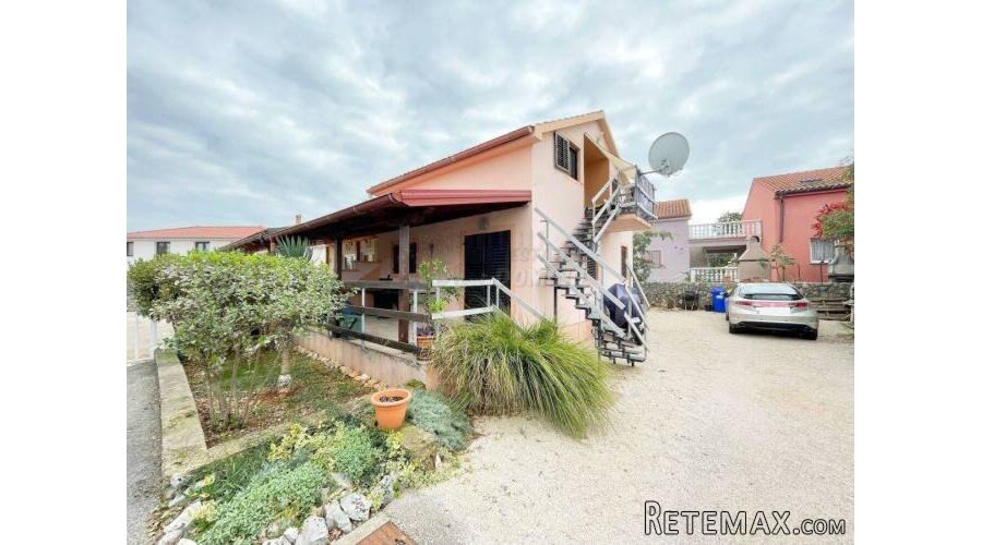 Kuća s 3 apartmana, prilika! Otok Krk!