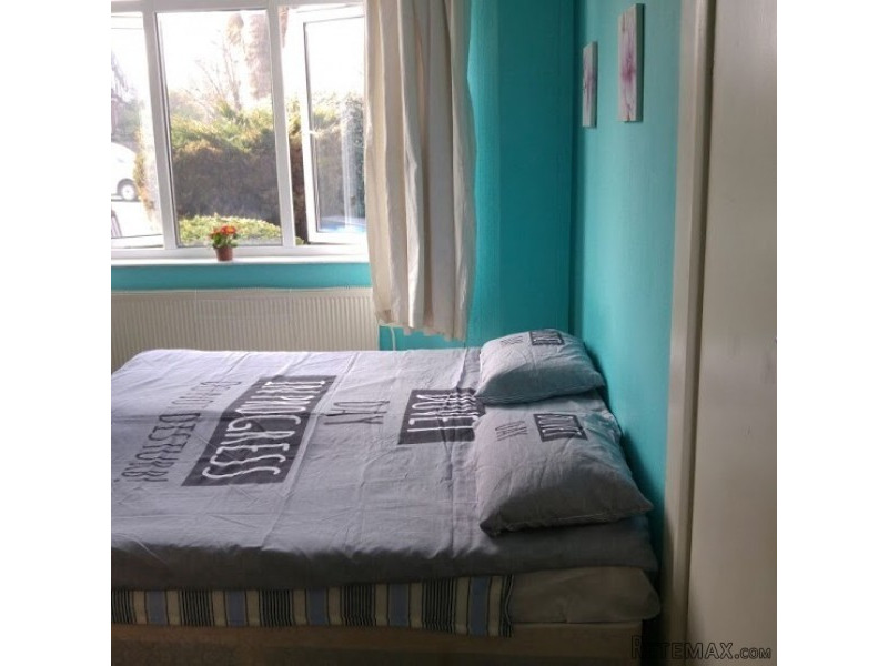 Double Bedroom In A Modern Flat In..