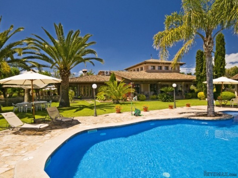Spectacular Country Estate With 4..