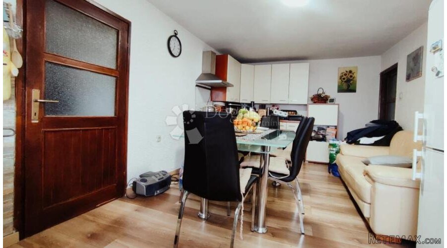Kuća sa građevinskim zemljištem - 2