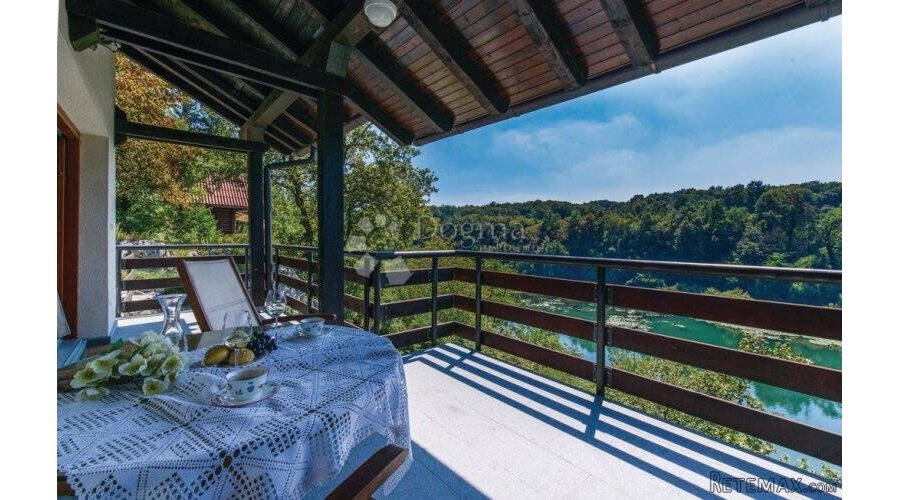 MREŽNICA - KUĆA BLIZU SLAPOVA UZ VELIKO ZEMLJIŠTE - 3