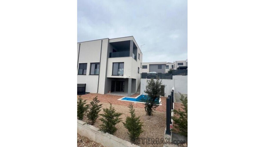 Vodice - luksuzna dvojna kuća sa bazenom i pogledom S2