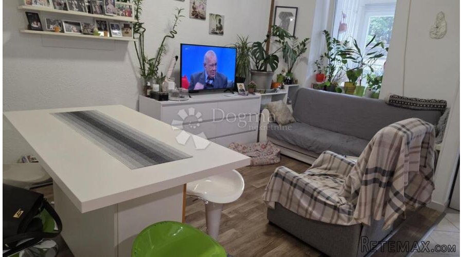 Rijeka, Mlaka, useljiv stan bez ulaganja , 3sobe + dnevni bo - 2