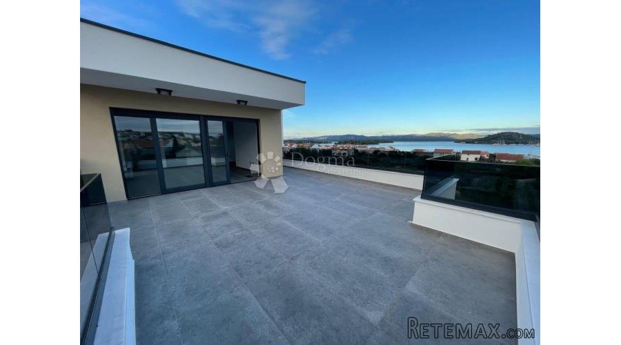 PENTHOUSE S PANORAMSKIM POGLEDOM NA MORE – 350 m OD PLAŽE