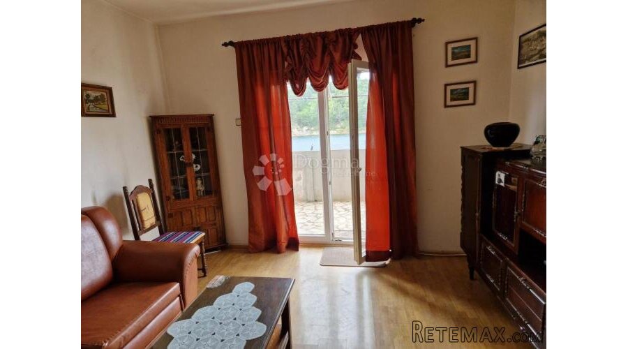 Kuća sa poslovnim prostorom- prvi red uz more - 2