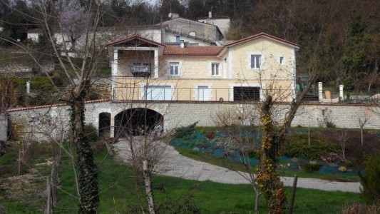 Superb Modern House on Banks of River..