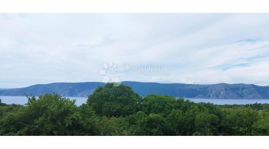 GRAD KRK-OKOLICA-GRAĐEVINSKI TEREN S POGLEDOM NA MORE