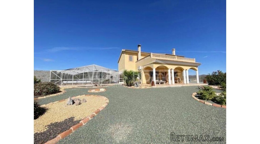 NEW & EXCLUSIVE TO VOSS HOMES - A large, WOW, light &..