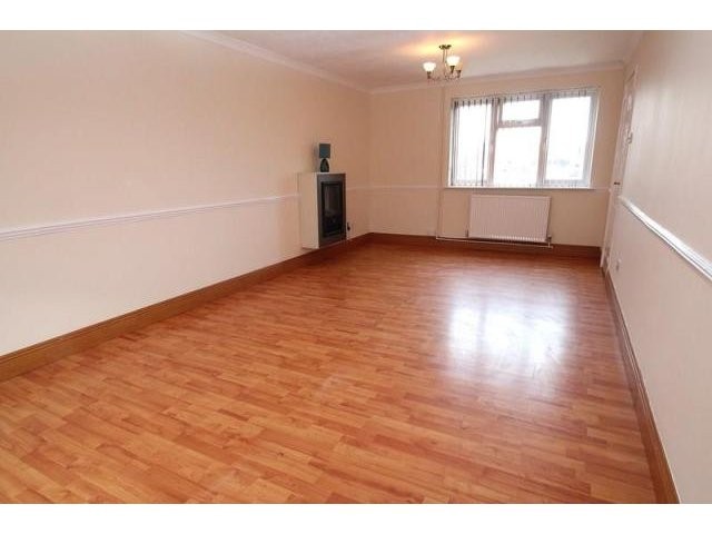 3 bedroom Property For Rent: Skipper.. - 2