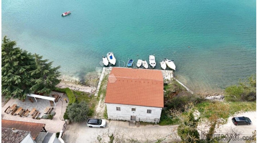 Povijesni ljetnikovac s privatnim molom - 3