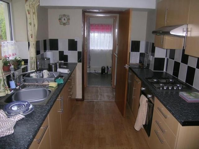 3 bedroom Property For Rent: Whitworth.. - 2