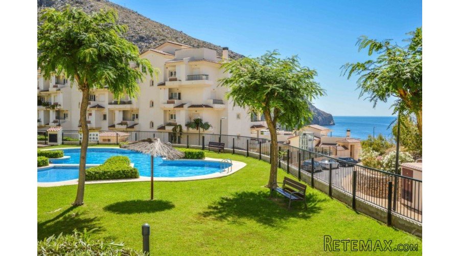 This two-bedroom apartment with lovely sea views and a.. - 2