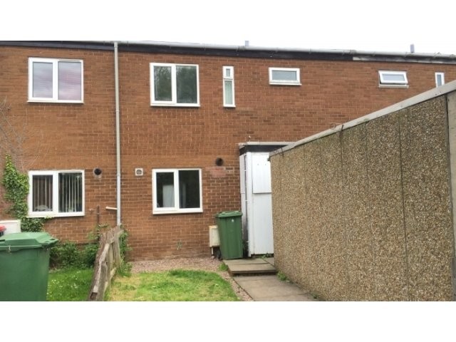A Three Bedroom Mid Terraced House with..
