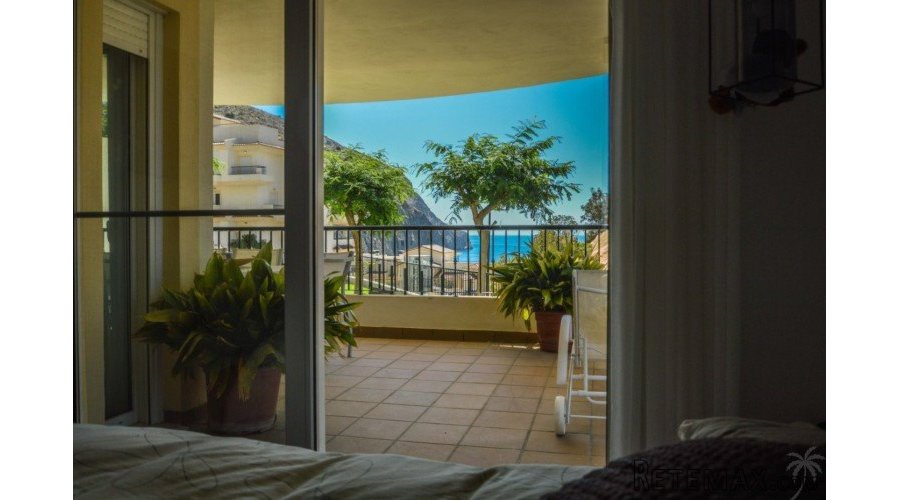 This two-bedroom apartment with lovely sea views and a.. - 3