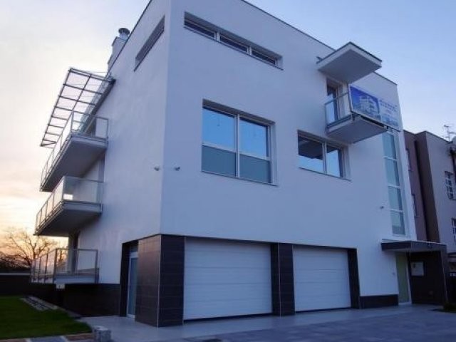 4 bedroom Villa For Sale: Zagreb, Jarun