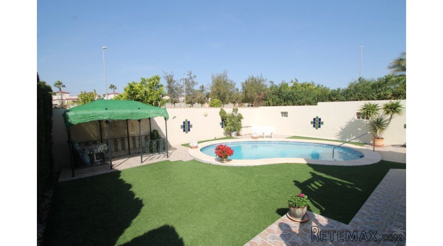 This luxury detached villa, located in the bustling.. - 2