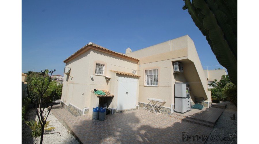 This luxury detached villa, located in the bustling.. - 3