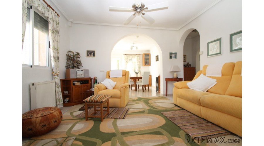 This luxury detached villa, located in the bustling.. - 4
