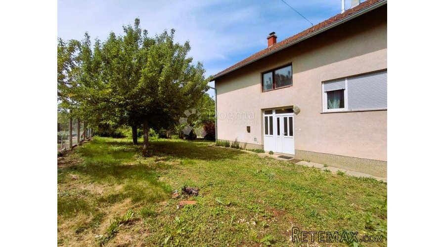 Kuća 360m2 s građevinskim zemljištem Donje Ladanje