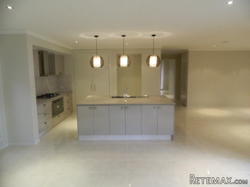 Stunning Four Bedroom Family Home in.. - 2