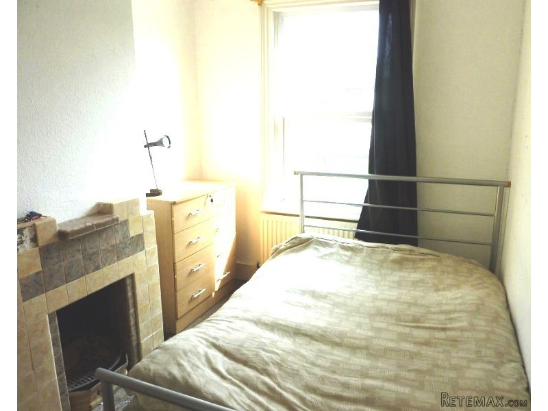 Single with single bed near Leyton..