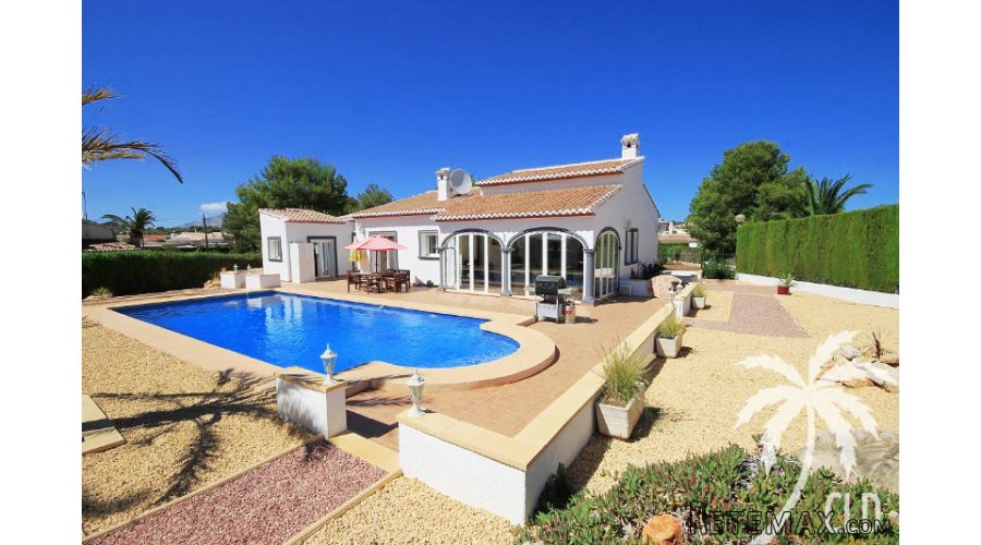 Immaculate villa, located on a south facing plot with shops.. - 2