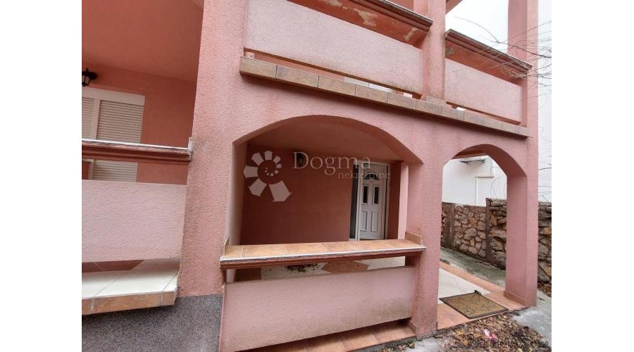 Kuća sa šest apartmana - 2