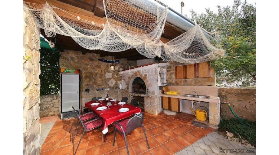 Kuća sa šest apartmana - 3