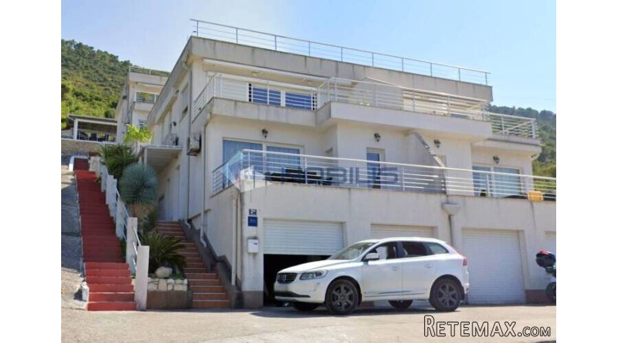 Vis, 3s apartman s terasom i pogledom na more