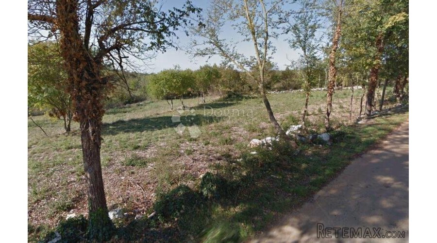 GRAĐEVINSKO ZEMLJIŠTE NA MIRNOJ LOKACIJI