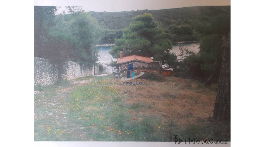 Molat, građevinsko zemljište u blizini trajektne luke