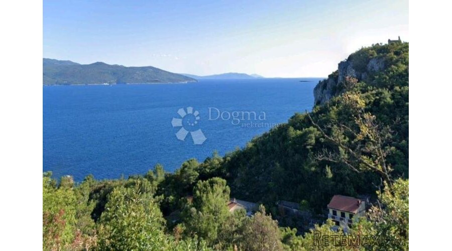 ZEMLJIŠTE S PREDIVNIM POGLEDOM NA MORE