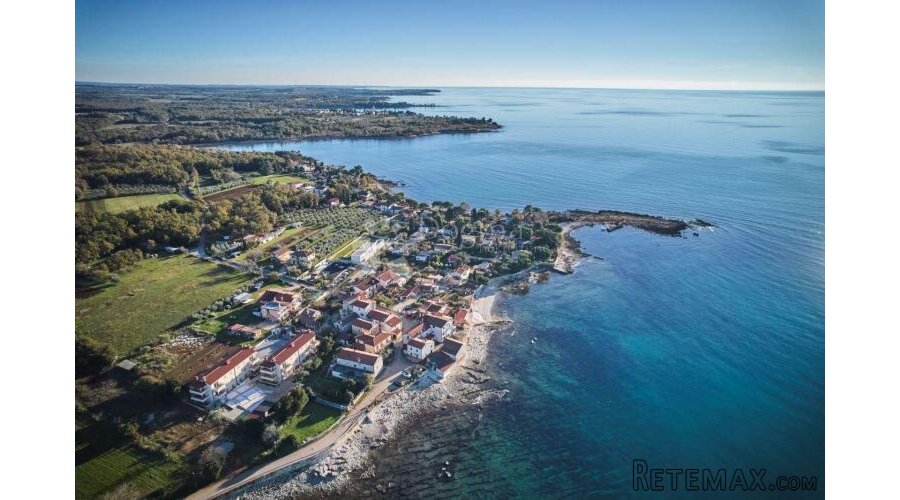 MODERAN DVOSOBNI STAN 15 M OD MORA - UMAG