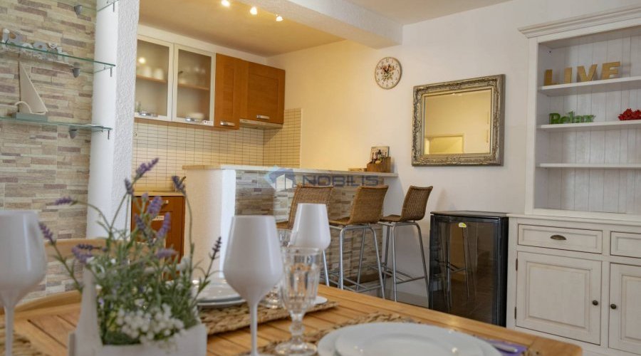 Brač, Milna - kuća s bazenom, 4 apartmana, 250m2, 670m2 o..