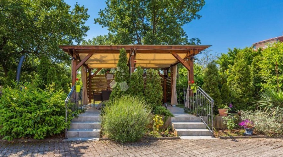 MALINSKA - APARTMAN S VELIKOM OKUĆNICOM