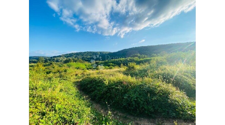 VELIKO ZEMLJIŠTE SA GRAĐEVINSKOM ZONOM SLUNJ/KORANA