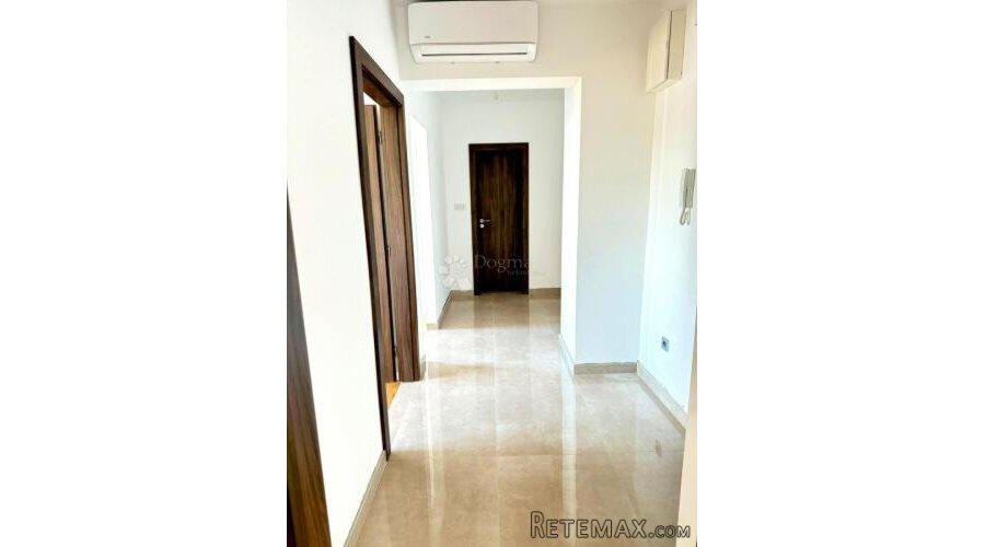 TOP PRILIKA! Zadar (Branimirova obala) - renovirani stan s l - 2
