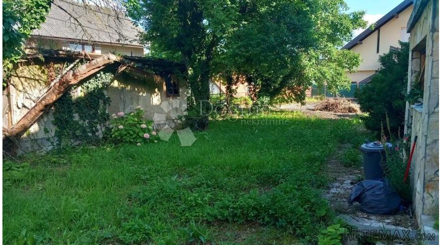 Građevinsko Zemljište sa 2 Starine 417m2 - 2